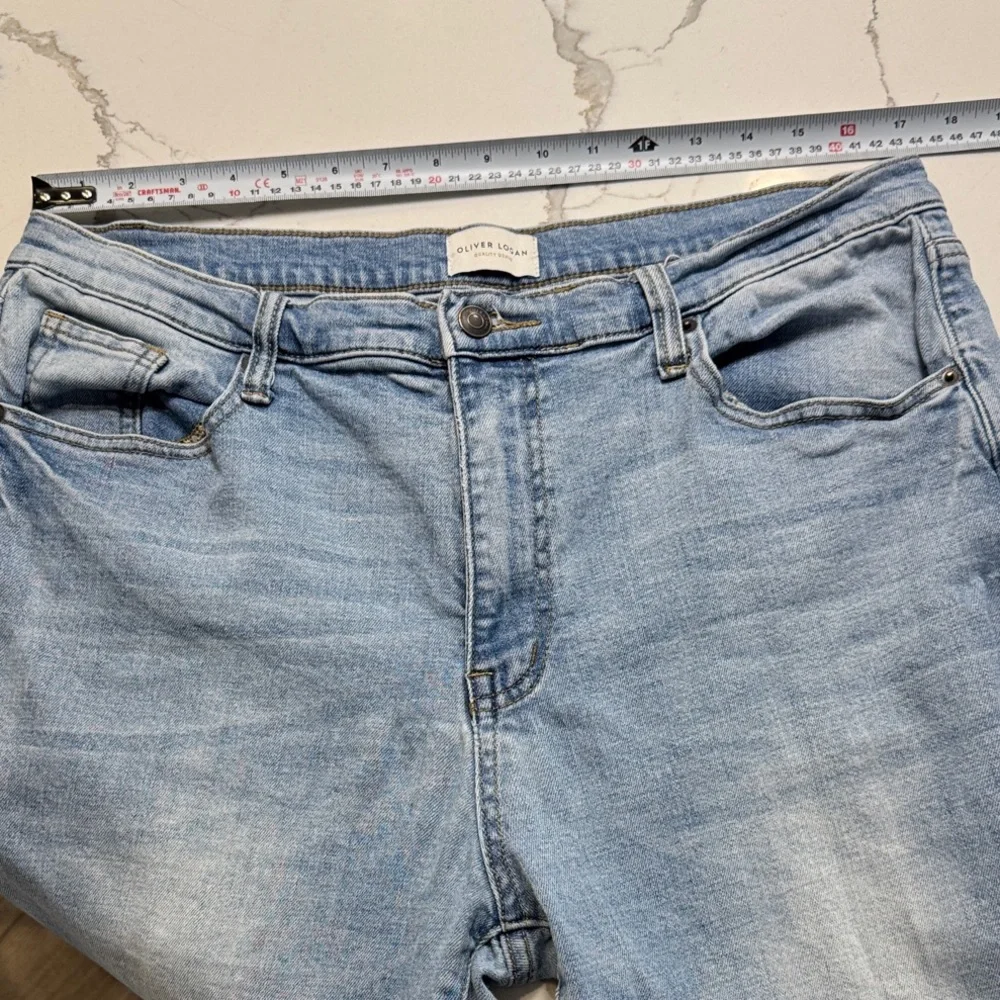 Light Blue Oliver Logan premium denim- Crosby Boyfriend 33 inches - Picture 11 of 11